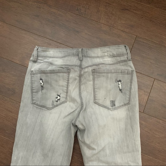 Suede | Distressed Jeans - Picture 6 of 6